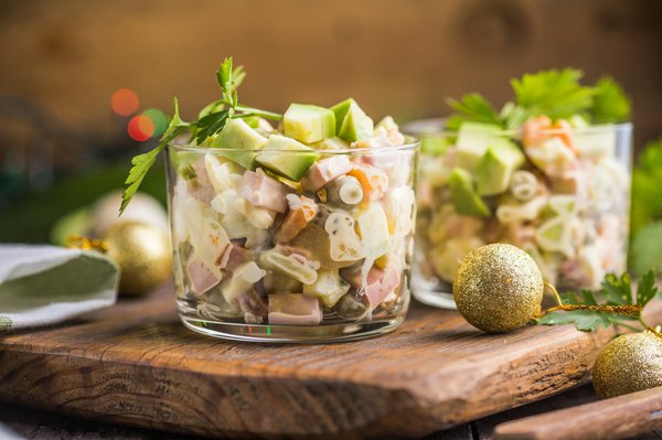 Maîtrisez l"art de la salade de kale : recette éclatante avec vinaigrette au citron et noix toastées !