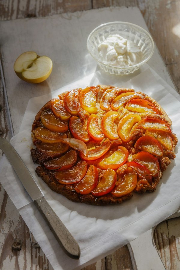 Maîtrisez l"art de la tarte aux abricots : recette savoureuse avec une pâte feuilletée maison à ne pas manquer !